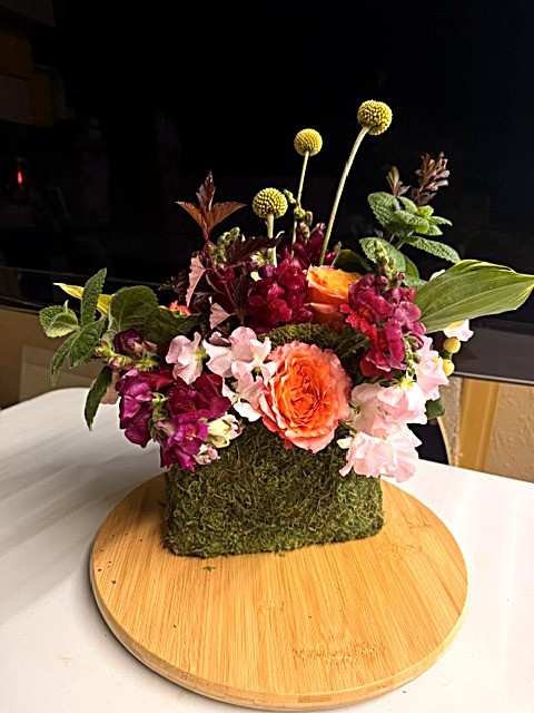 Moss handbag with billy buttons